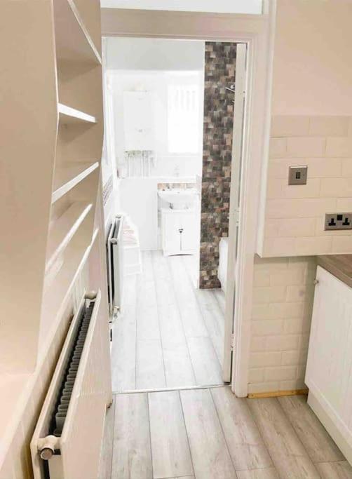 Lovely Two Bedroom Apartment, With Private Garden! Торки Экстерьер фото