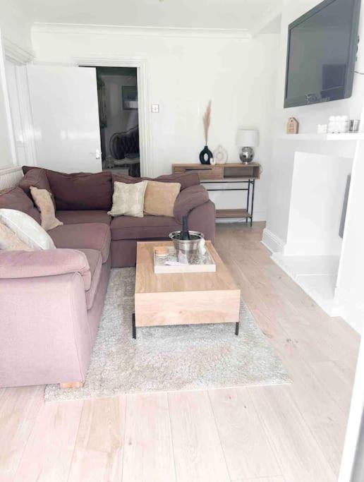 Lovely Two Bedroom Apartment, With Private Garden! Торки Экстерьер фото