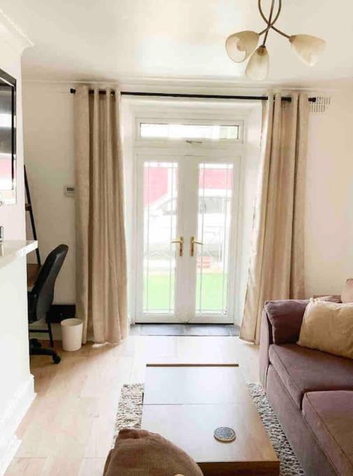 Lovely Two Bedroom Apartment, With Private Garden! Торки Экстерьер фото